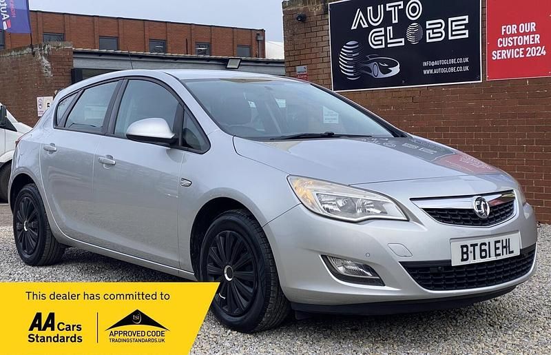 Silver Used 2012 Vauxhall Astra Hatchback | £2,490 (Fair price) - Image 1/3