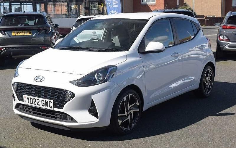Used Hyundai i10 Premium 67 HP (49 kW) 2023 Hatchback