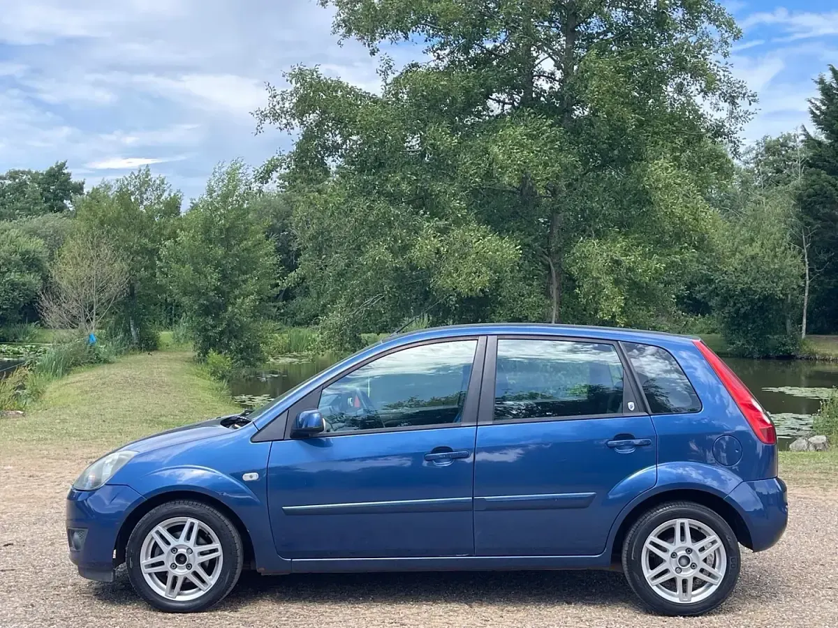 Used Ford Fiesta Ghia 2008 Blue Hatchback