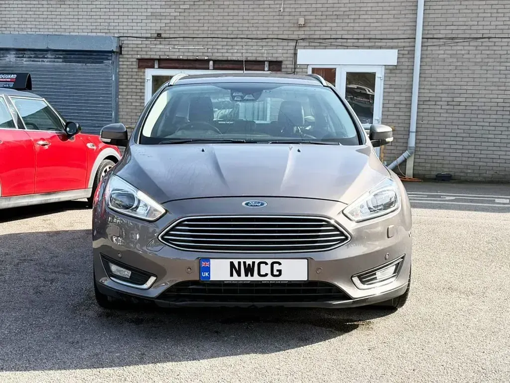 Usado Ford Focus Titanium X 150 CV (110 kW) 2016 Marrón Familiar