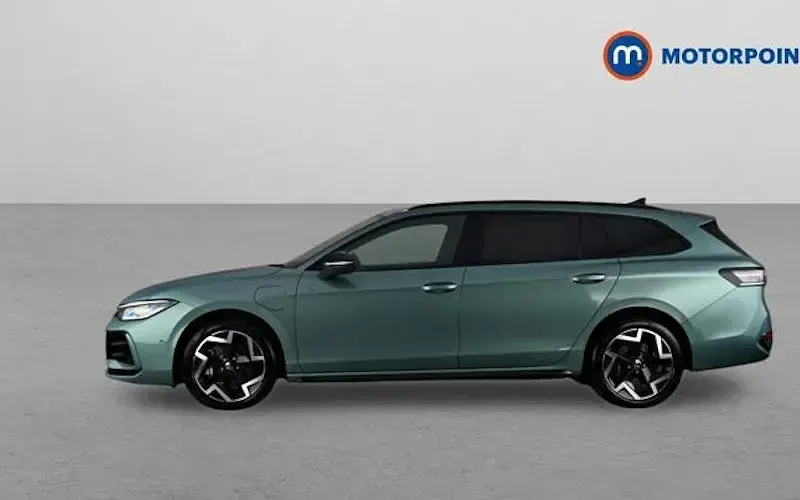 Used VW Passat R-line 272 HP (200 kW) 2025 Green Estate