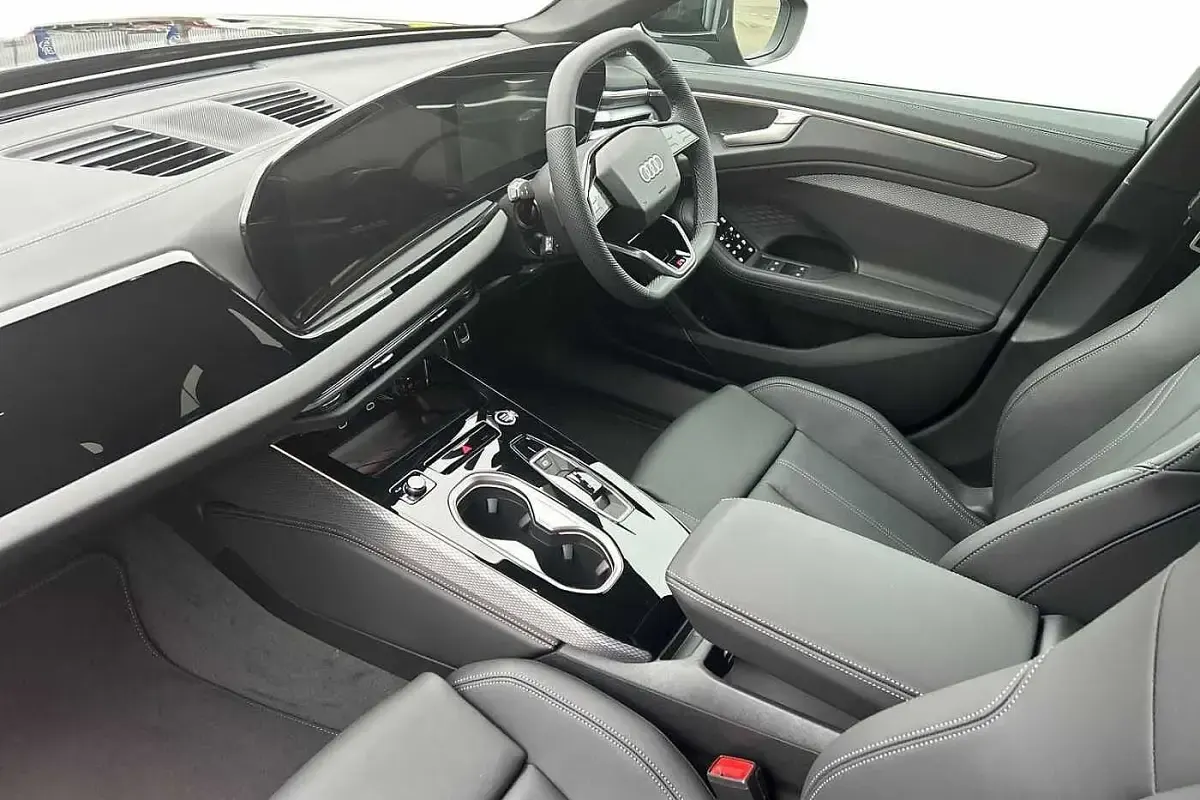 Used Audi A6 S-Line 204 HP (150 kW) 2025 Green Estate