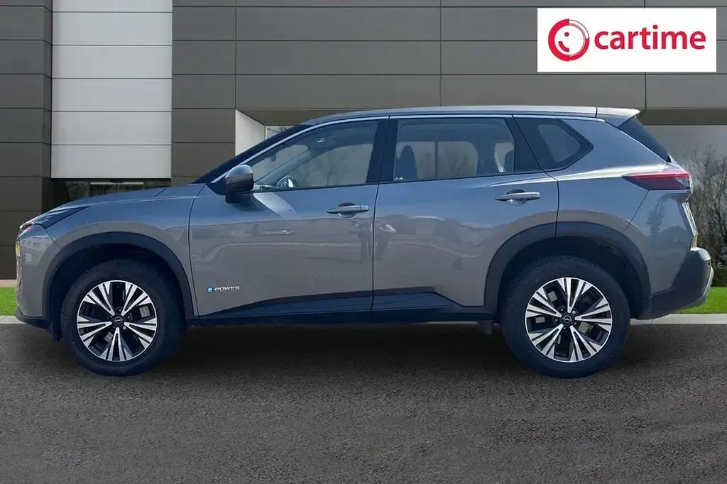 Usado Nissan X-Trail Acenta Premium 213 CV (156 kW) 2024 Gris SUV