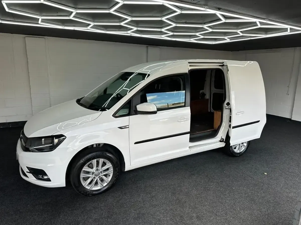 Used VW Caddy Highline 102 HP (75 kW) 2020 White MPV
