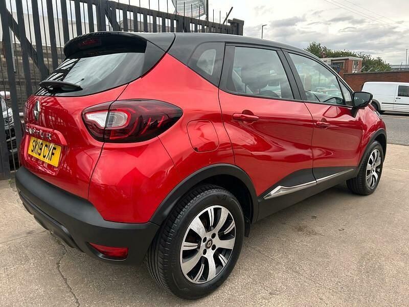 Used Renault Captur Play 2019 Red/black SUV