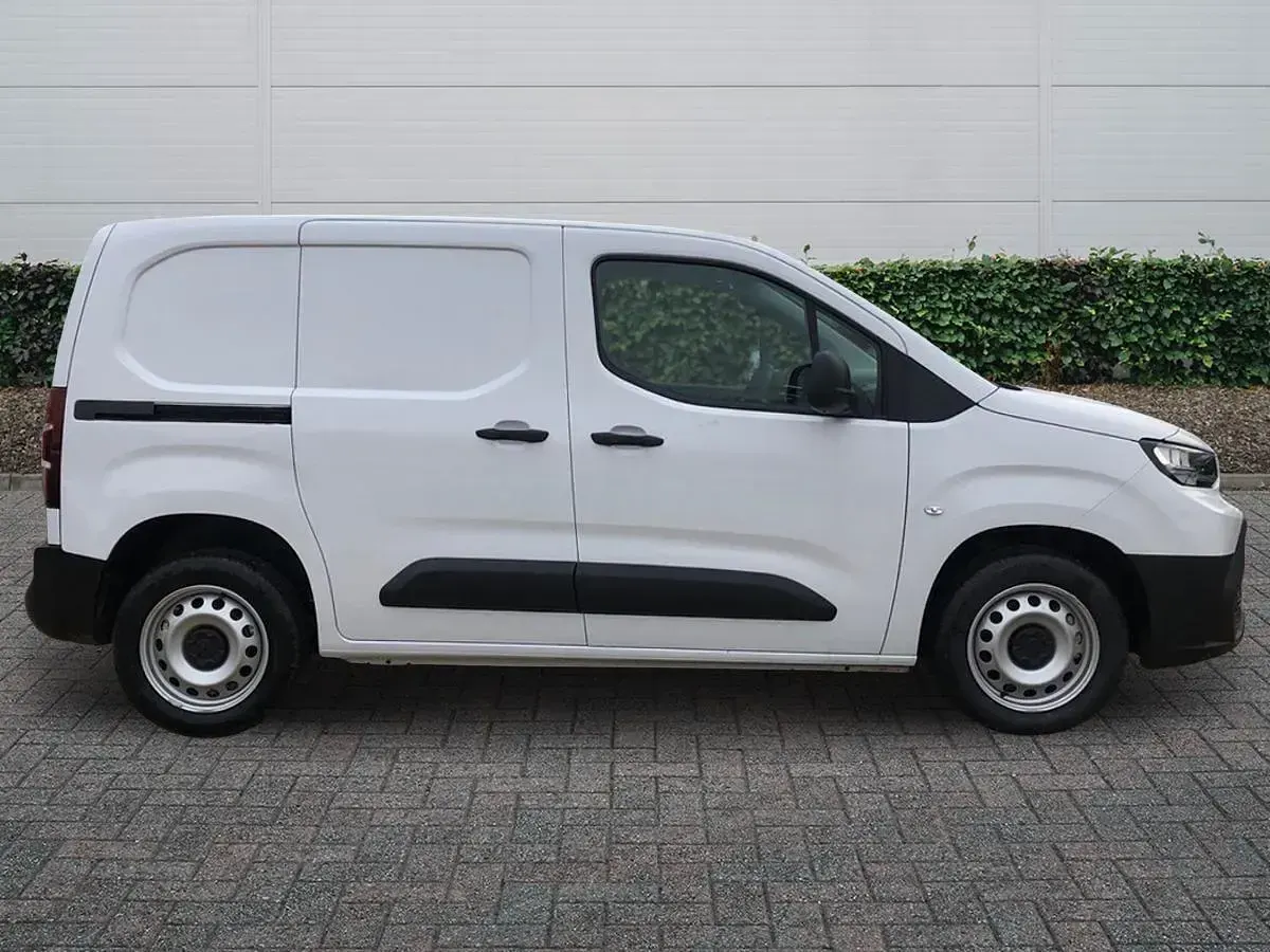 Used Toyota Proace Active 120 HP (88 kW) 2025 White MPV