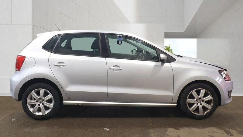 Usado VW Polo Match 60 HP (44 kW) 2012 Prateado Citadino