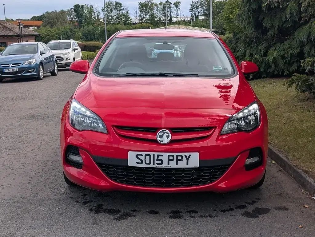 Used Vauxhall Astra Edition 115 HP (84 kW) 2015 Power red Hatchback