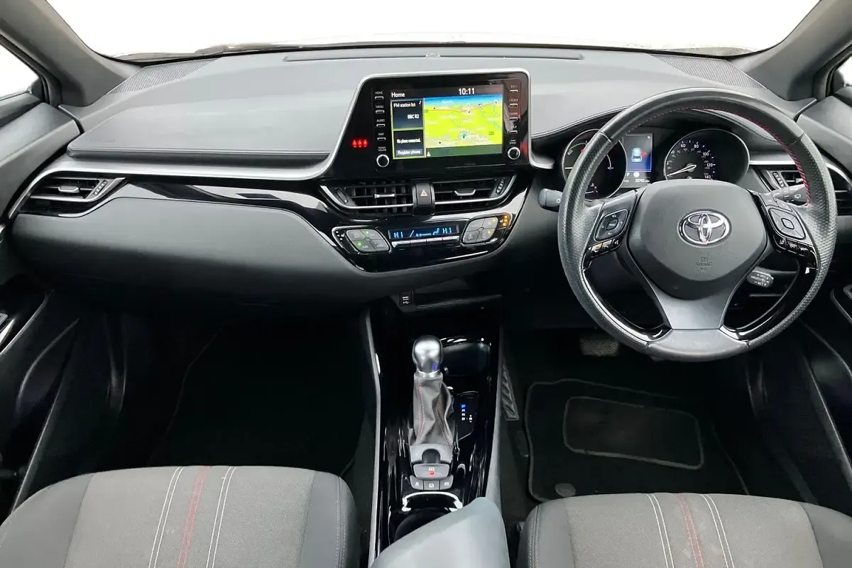 Used Toyota C-HR Sport 184 HP (135 kW) 2021 White/black SUV
