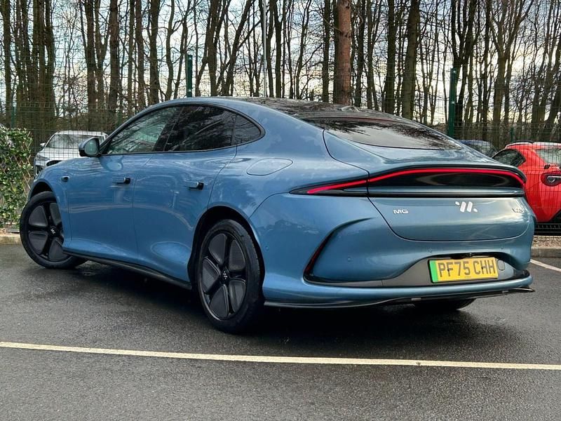 Used MG IM5 216 kW (295 HP) 2025 Blue Hatchback