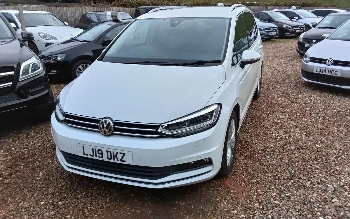 Used VW Touran SEL 150 HP (110 kW) 2019 White MPV