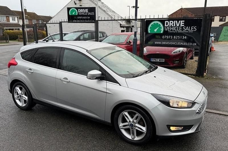 Used Ford Focus Zetec 100 HP (73 kW) 2017 Silver Hatchback