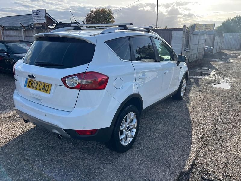 Used Ford Kuga Zetec 140 HP (102 kW) 2012 White SUV