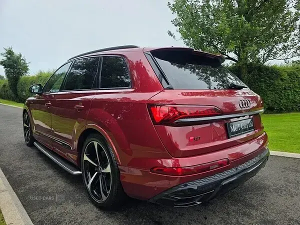 Used Audi Q7 Black Edition 286 HP (210 kW) 2021 Red SUV