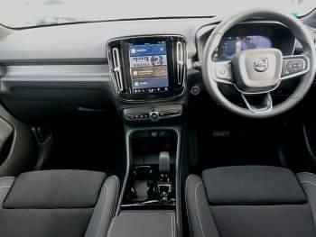 New Volvo XC40 Plus 197 HP (144 kW) 2025 White SUV