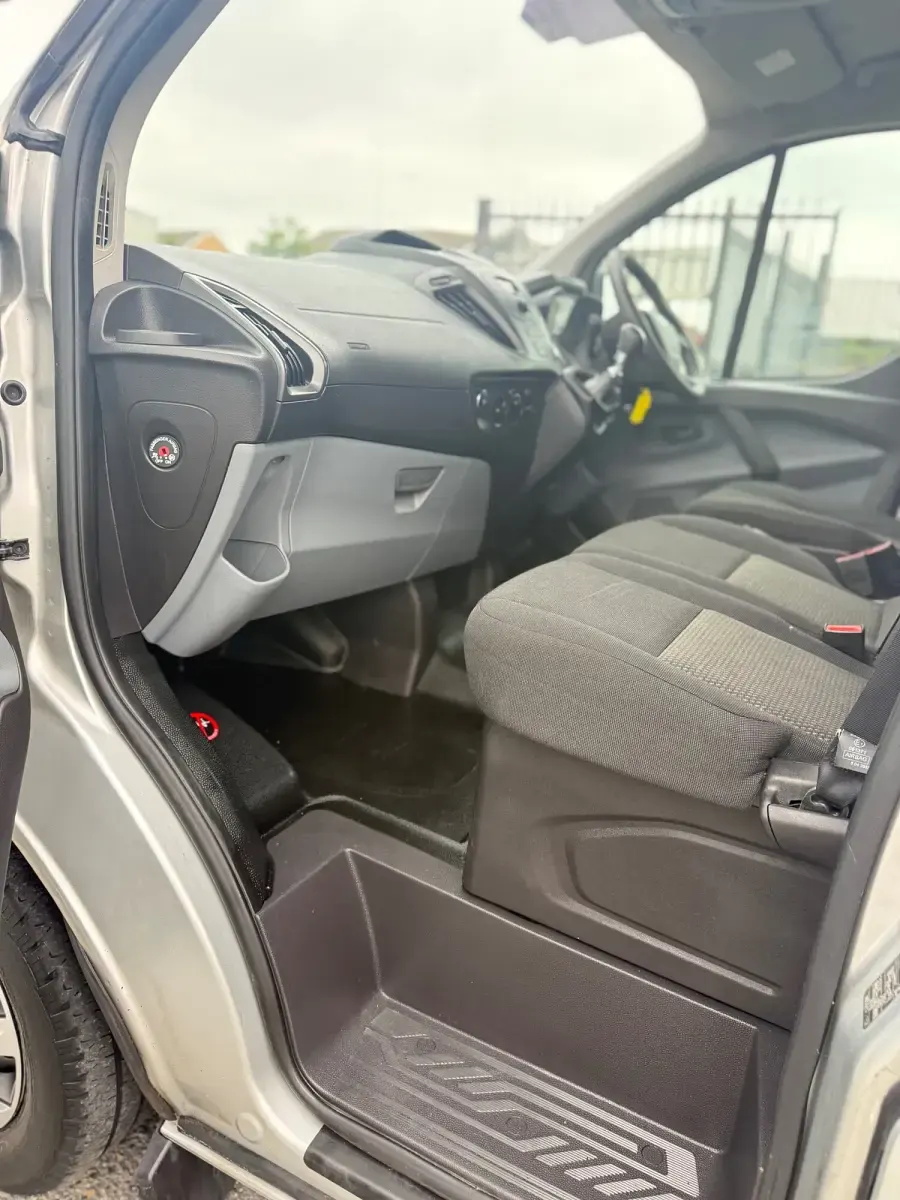 Used Ford Transit Custom 100 HP (73 kW) 2015 Silver Van