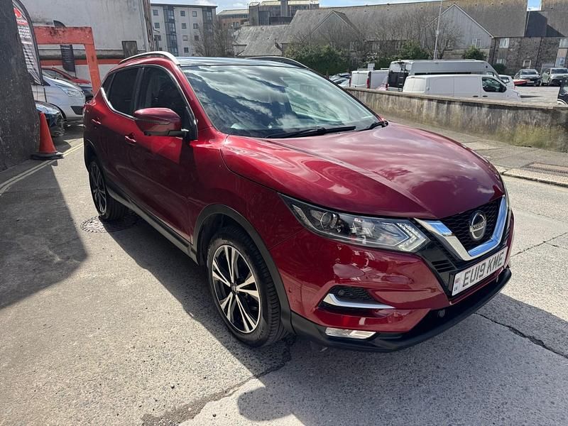 Used Nissan Qashqai N-Connecta 140 HP (102 kW) 2019 Red SUV