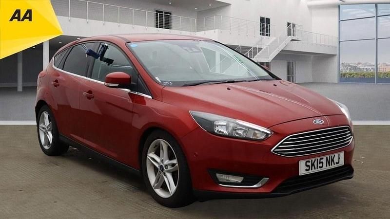 Usado Ford Focus Titanium 125 HP (91 kW) 2015 Vermelho Citadino