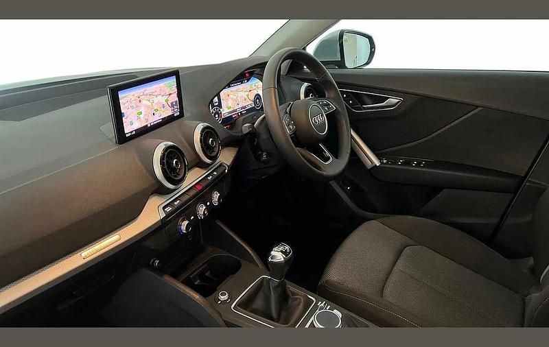 Used Audi Q2 Sport 148 HP (108 kW) 2024 Silver SUV