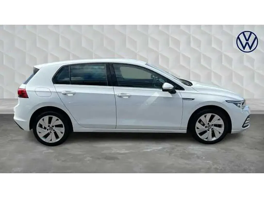 Second-hand VW Golf VIII 130 CP (95 kW) 2020