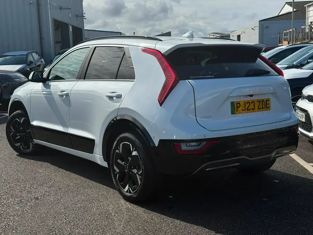 Used Kia e-Niro 150 kW (204 HP) 2023 White SUV
