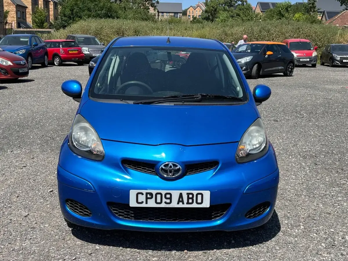 Used Toyota Aygo 67 HP (49 kW) 2009 Blue Hatchback