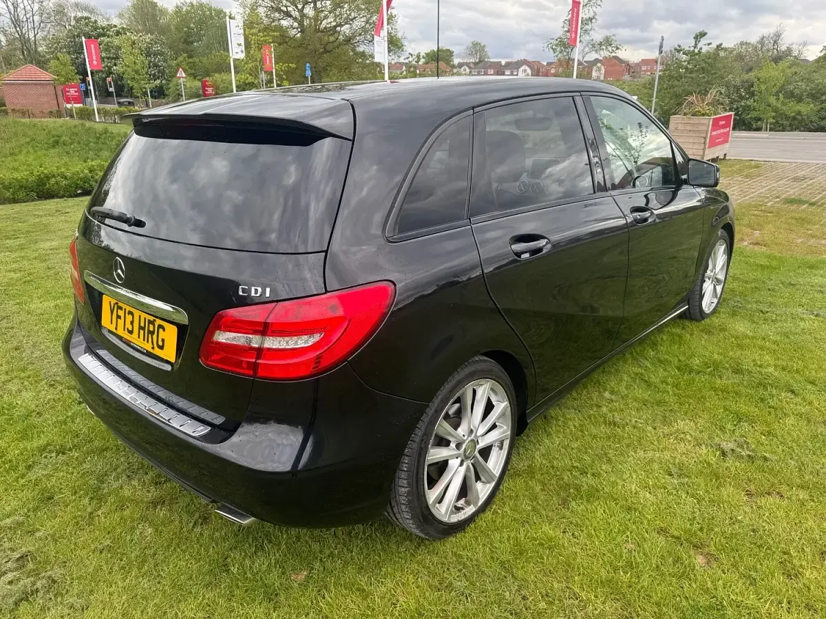Used Mercedes B180 2013 Black MPV