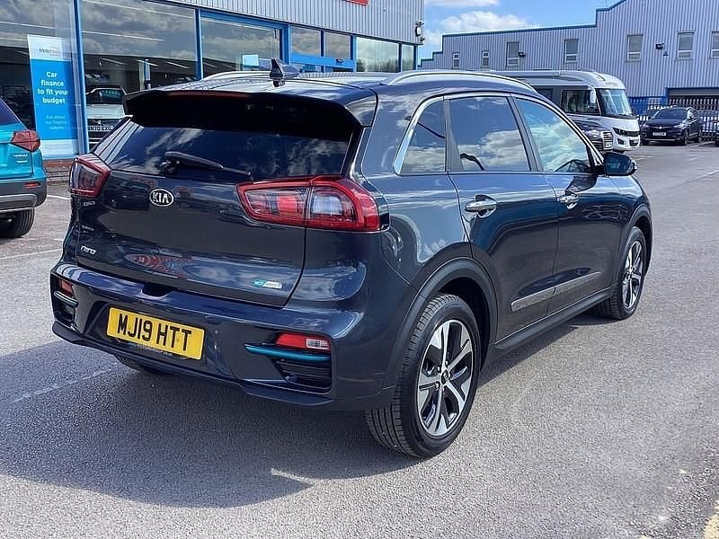 Begagnad Kia e-Niro First Edition 2019 Grå SUV