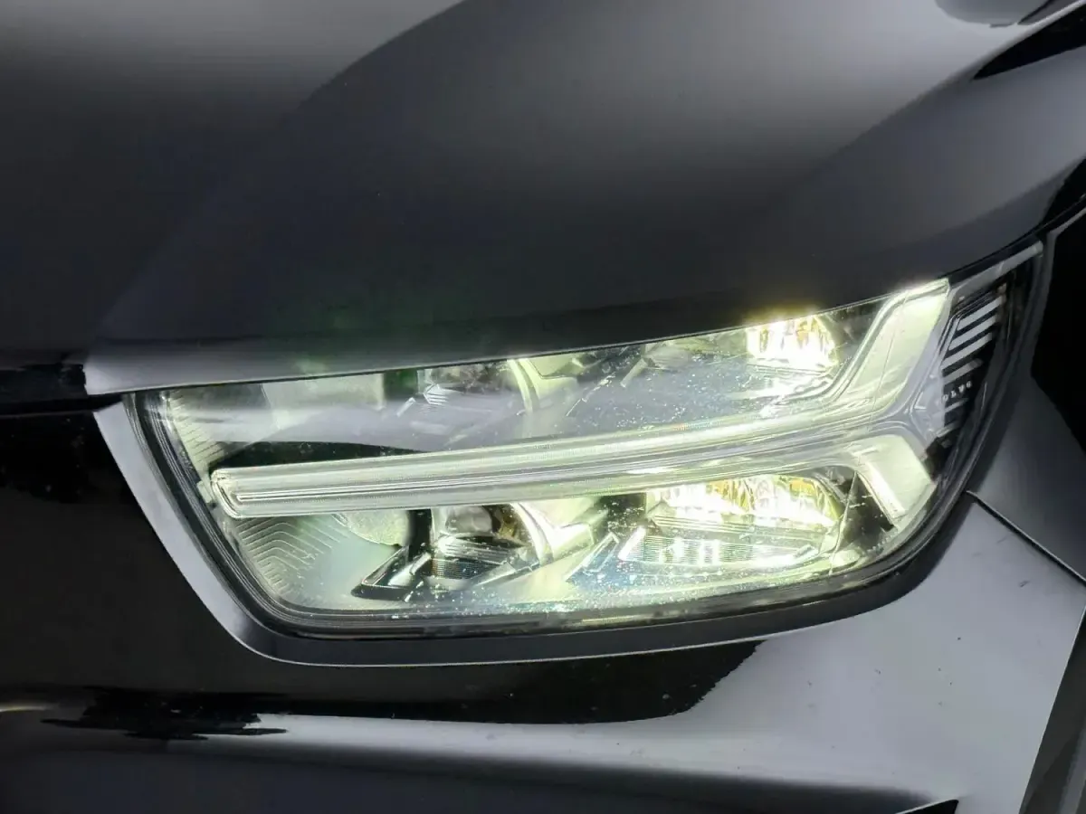 Used Volvo XC40 R-Design 163 HP (119 kW) 2021 Black SUV