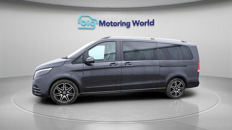 Used Mercedes V300 AMG line 237 HP (174 kW) 2023 Grey MPV
