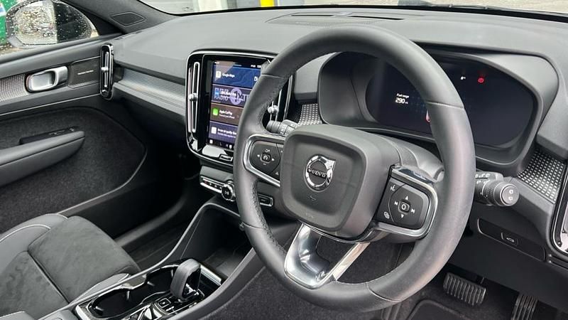 Used Volvo XC40 Ultimate 197 HP (144 kW) 2023 Gold SUV