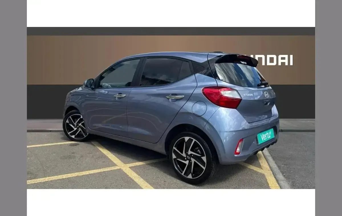 Used Hyundai i10 Premium 63 HP (46 kW) 2024 Blue Hatchback