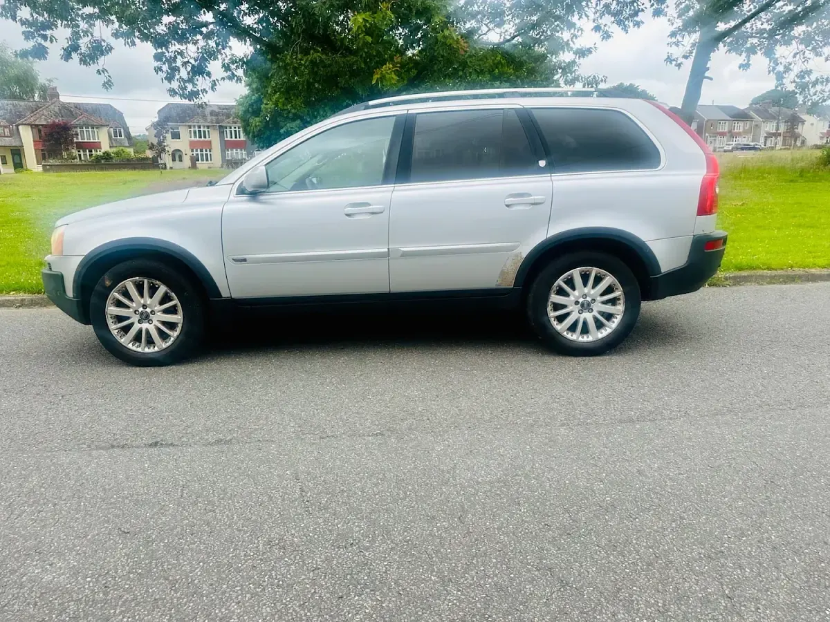 Used Volvo XC90 Executive 185 HP (136 kW) 2004 Silver SUV