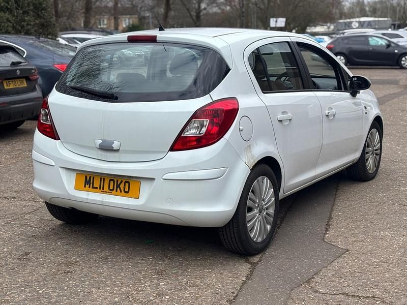 Used Vauxhall Corsa 85 HP (62 kW) 2011 White Hatchback
