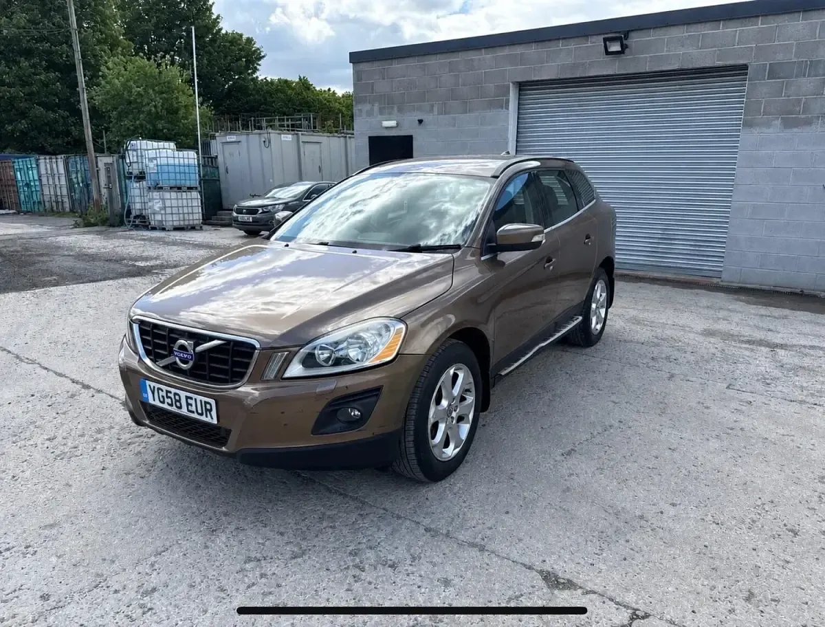 Usado Volvo XC60 SE 2009 Marrón SUV