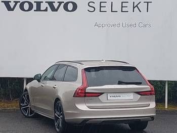 Used Volvo V90 Ultimate 250 HP (183 kW) 2023 Gold Estate