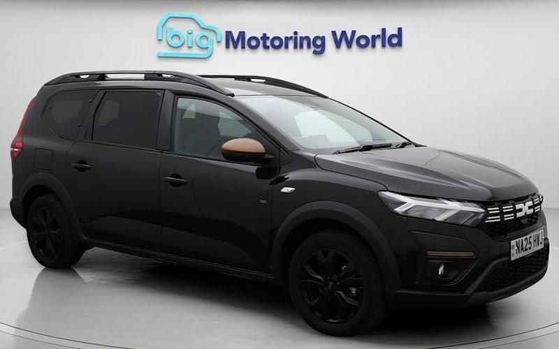 Used 2024 Dacia Jogger Extreme Estate | £21,974 (Fair price) - Image 1/4