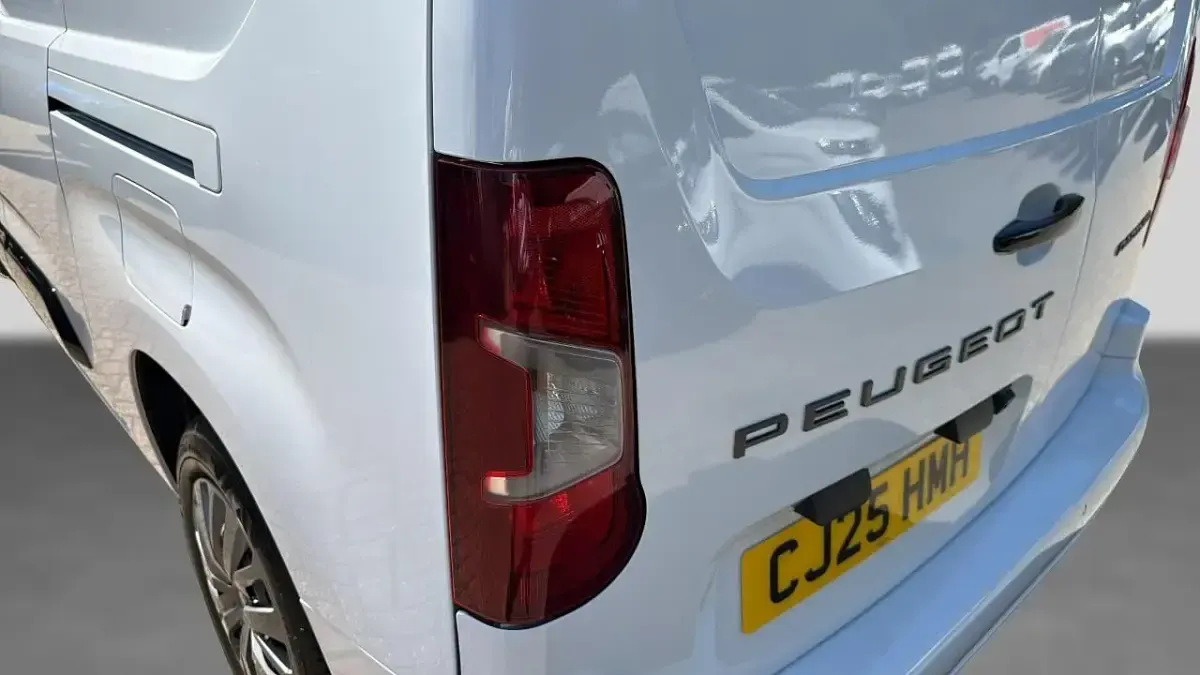 Used Peugeot Partner 129 HP (94 kW) 2025 White MPV