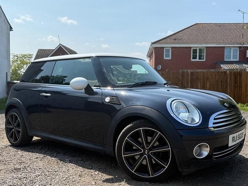 Black Used 2009 Mini ONE Hatch Hatchback | £1,795 (Good price) - Image 1/4