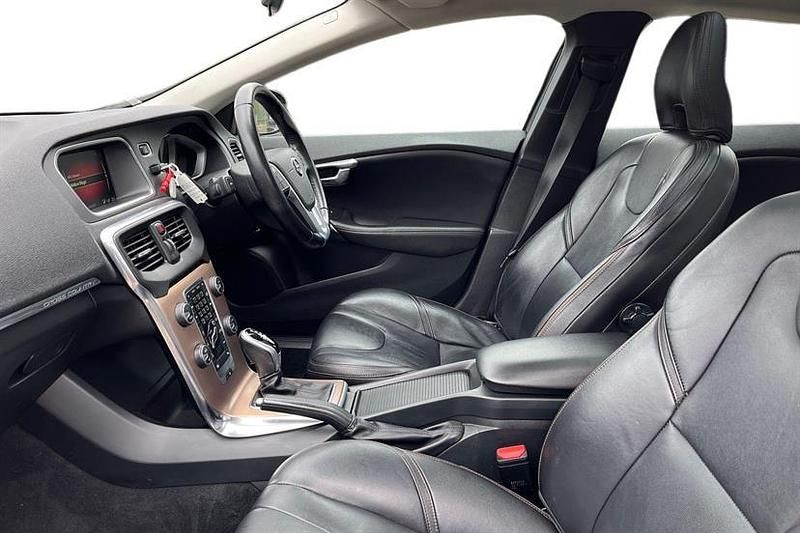 Used Volvo V40 Pro 190 HP (139 kW) 2016 Silver Hatchback