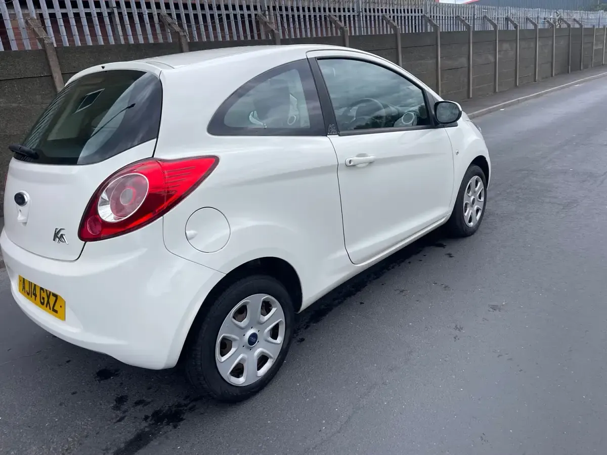 Used Ford Ka 69 HP (50 kW) 2014 White Hatchback