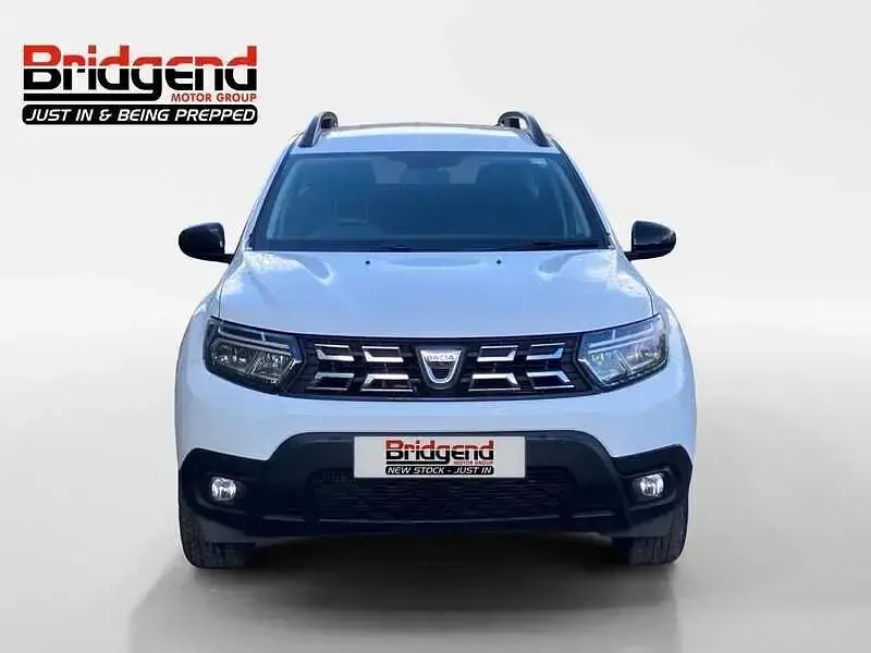 Used Dacia Duster Comfort 91 HP (66 kW) 2022 White SUV