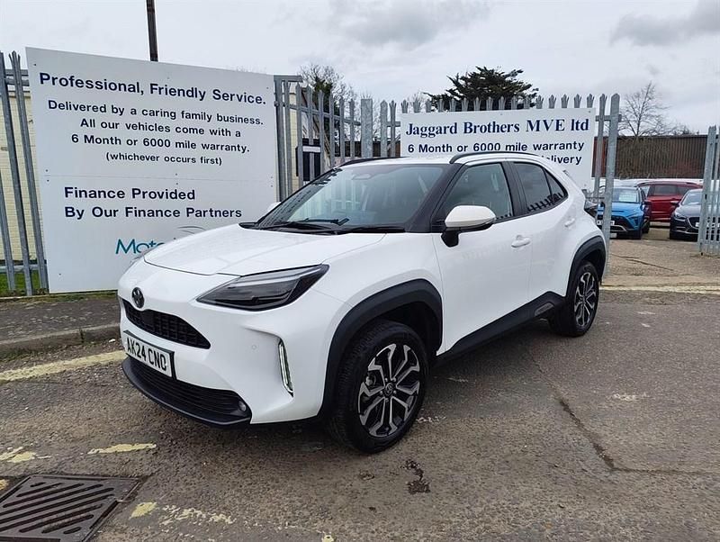 Used Toyota Yaris Design 2024 White Hatchback