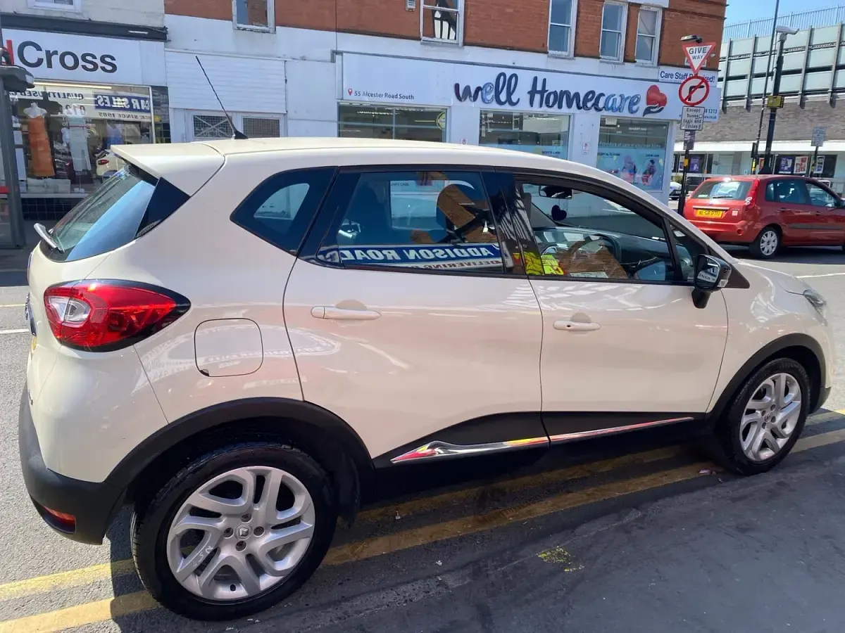 Used Renault Captur Dynamique 90 HP (66 kW) 2016 Cream SUV