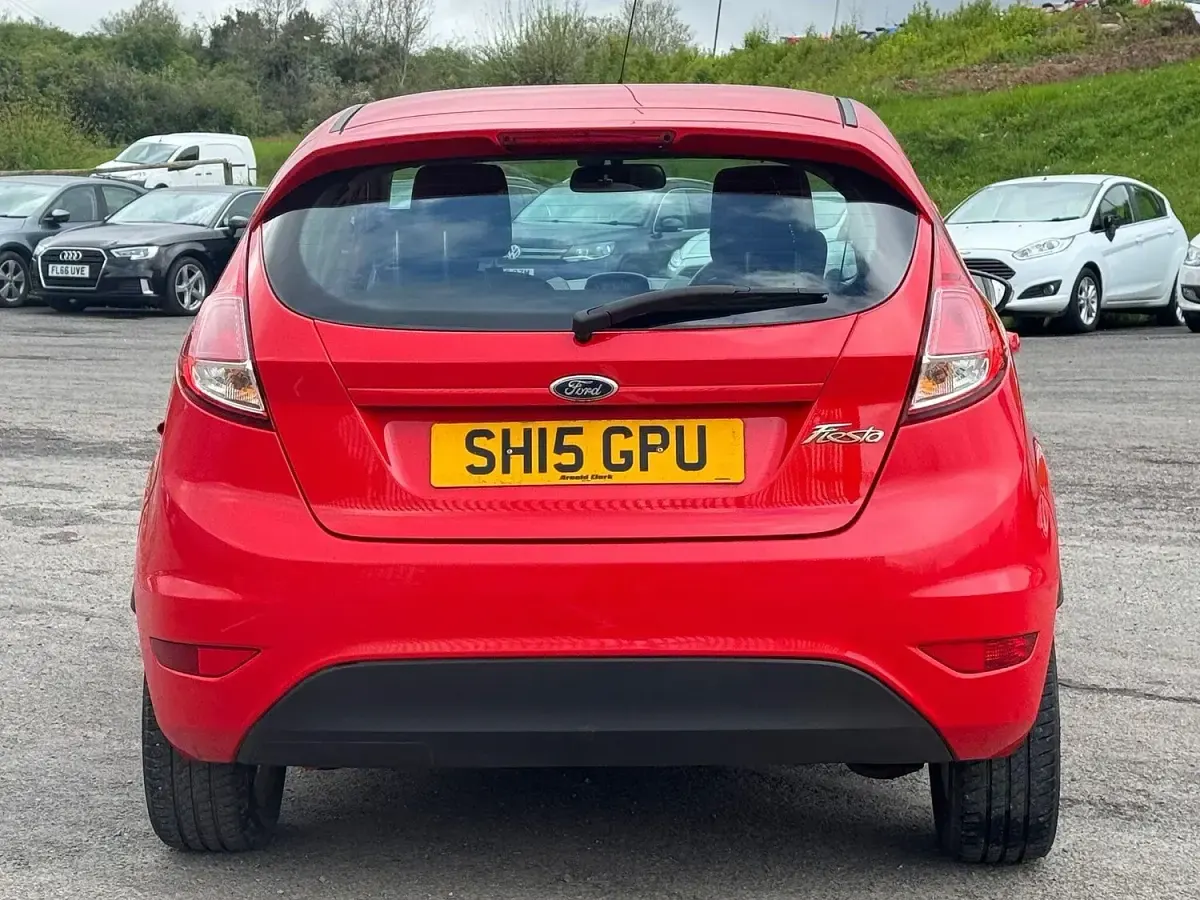 Used Ford Fiesta Zetec 82 HP (60 kW) 2015 Red Hatchback