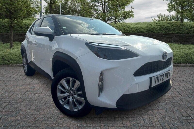 White Used 2022 Toyota Yaris Hybrid Hatchback | £19,485 (Expensive) - Image 1/4