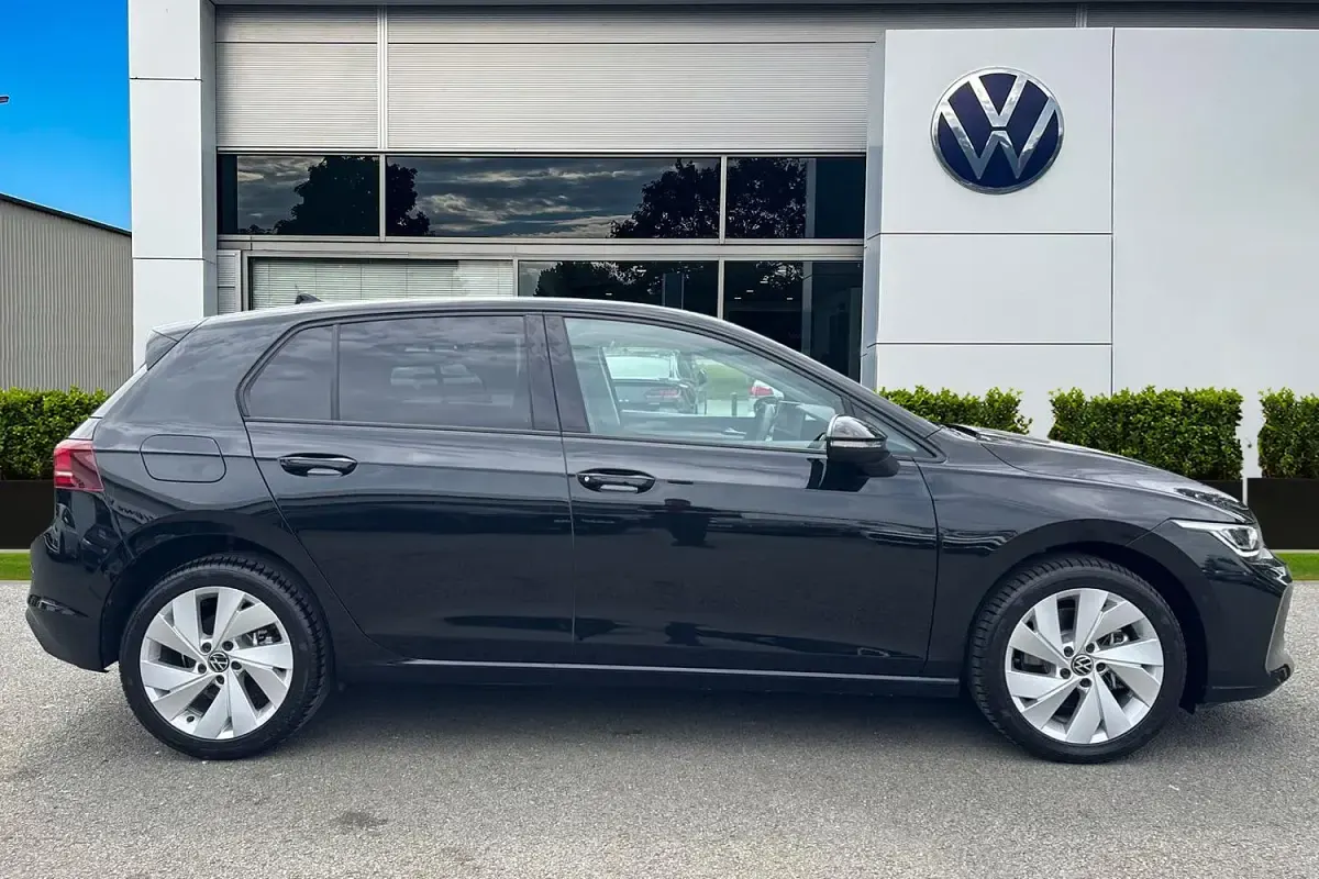 New VW Golf VIII Match 204 HP (150 kW) 2025 Black Hatchback