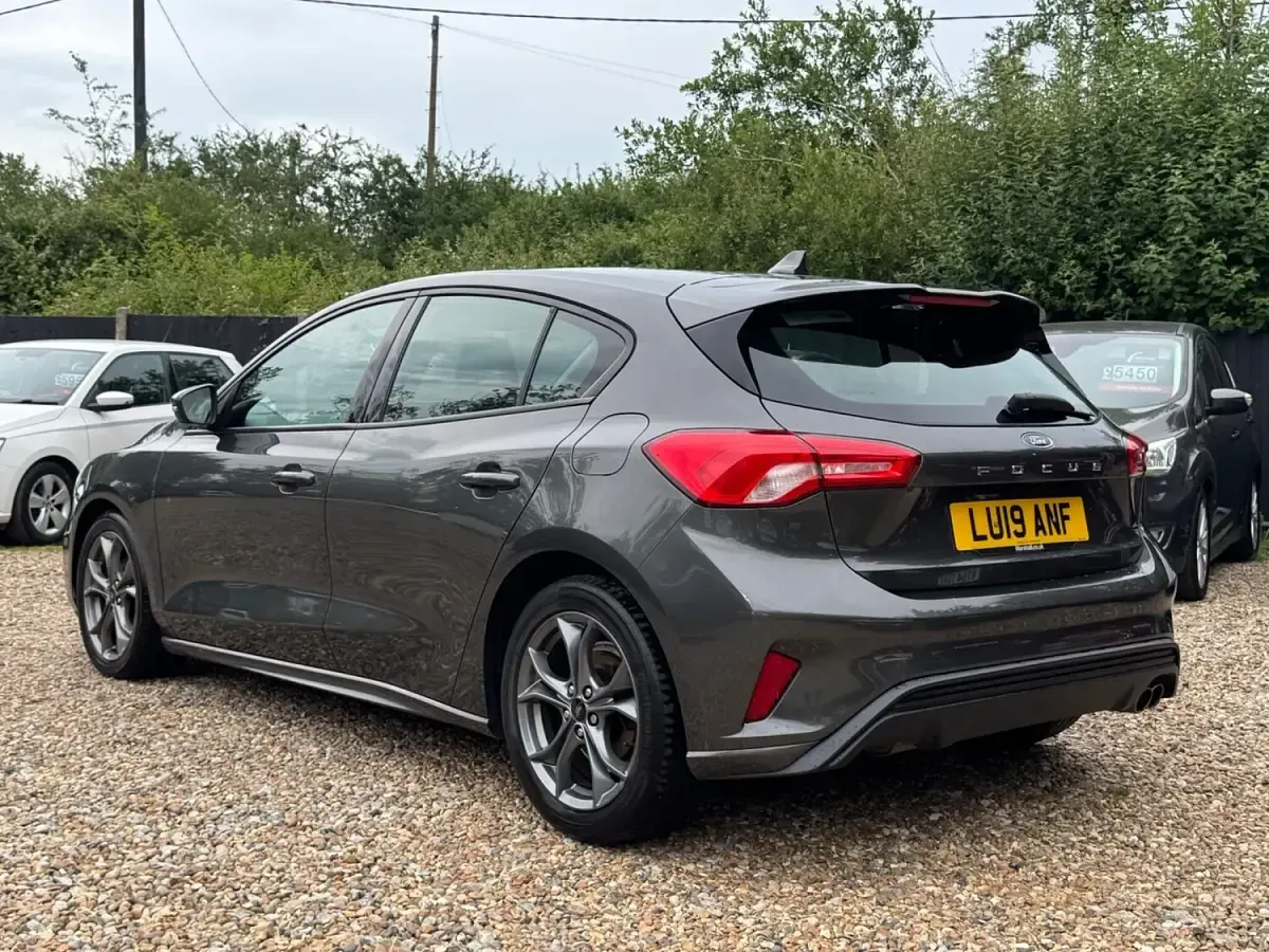 Used Ford Focus ST-Line 125 HP (91 kW) 2019 Grey Hatchback