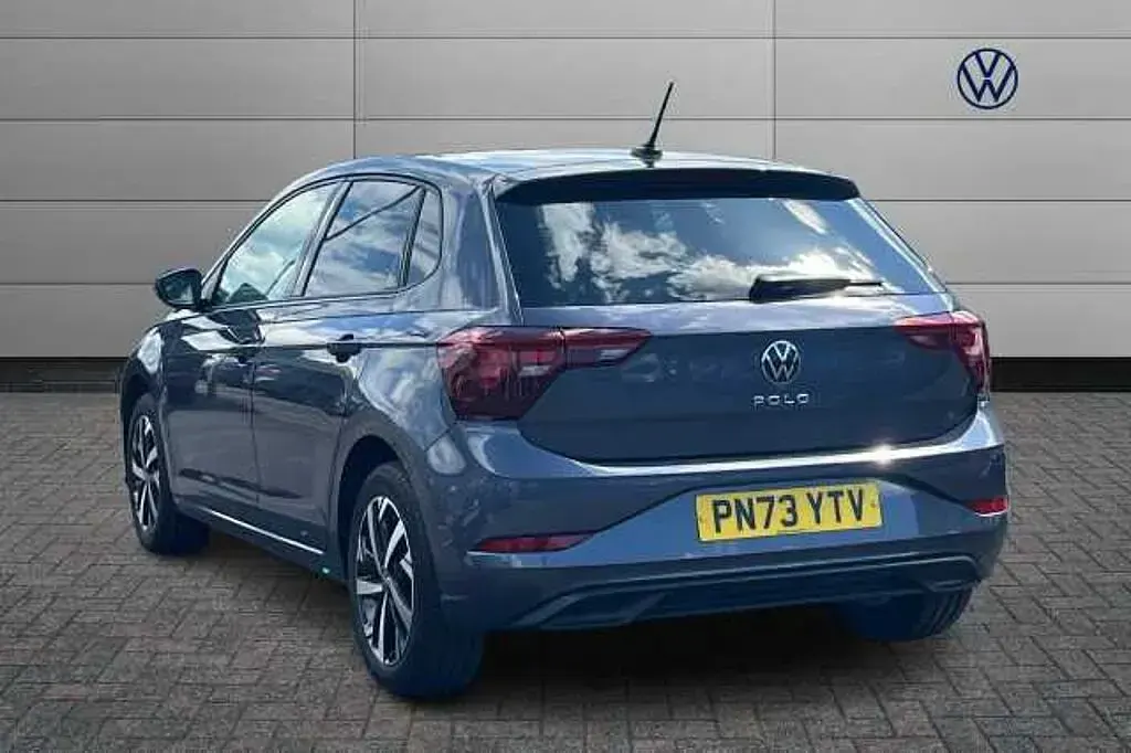 Usado VW Polo Life 95 CV (69 kW) 2023 Gris Utilitario