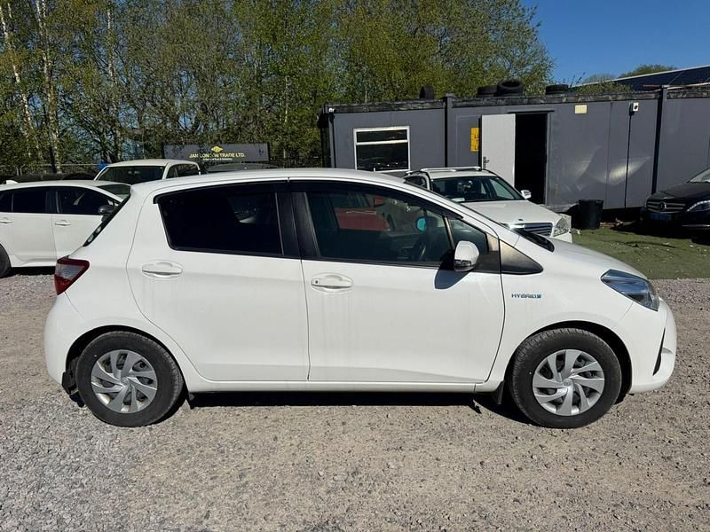 Usado Toyota Vitz 2026 Blanco Utilitario